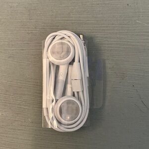 Apple Earbuds with 3.5MM Headphone Plug New & Unused